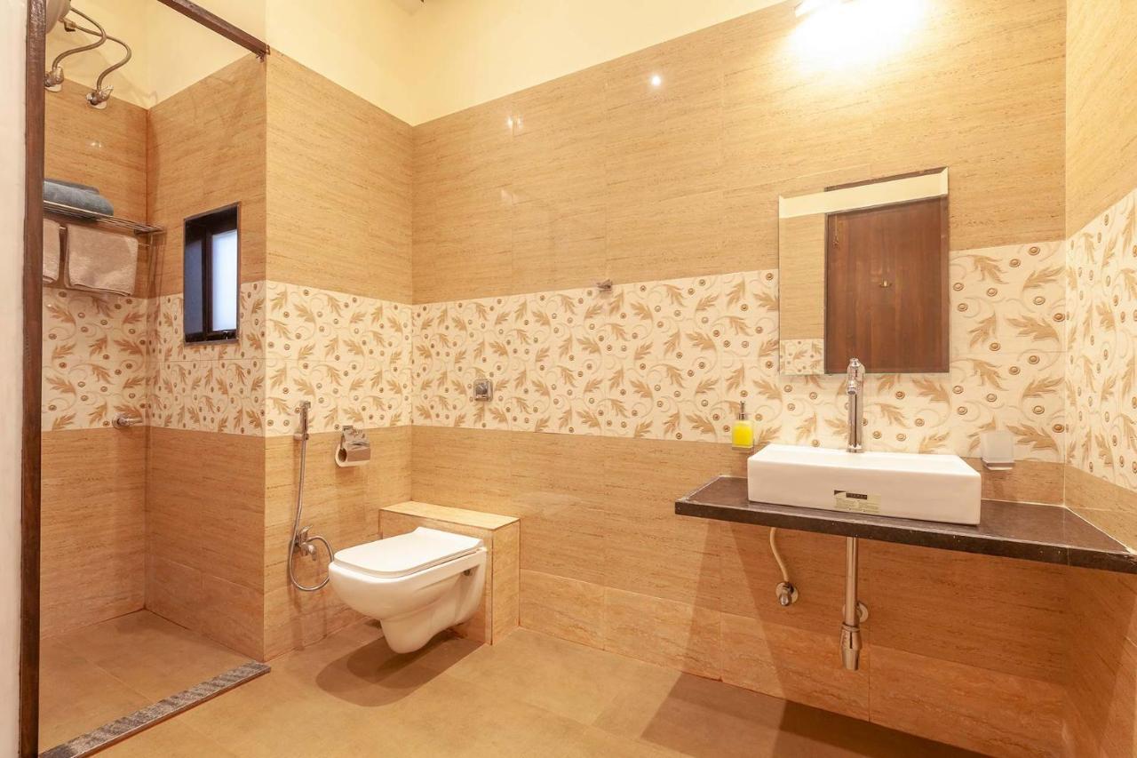 Stayvista's Vyoman - Experience A Valley View, Lush Lawn, Spa, And Yoga Retreat Lonavala
