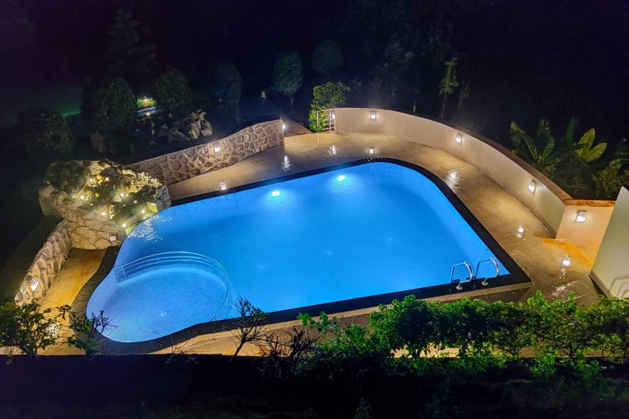 Stayvista's Vyoman - Experience A Valley View, Lush Lawn, Spa, And Yoga Retreat * Lonavala