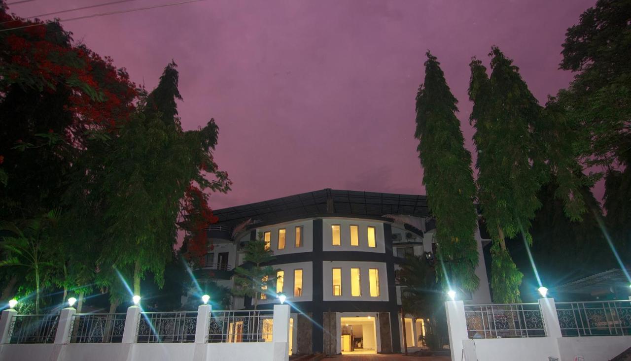 Strand Resort 3* Lonavala