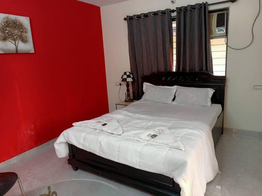 Ivy Goldenhill 3 Bhk With Private Pool,