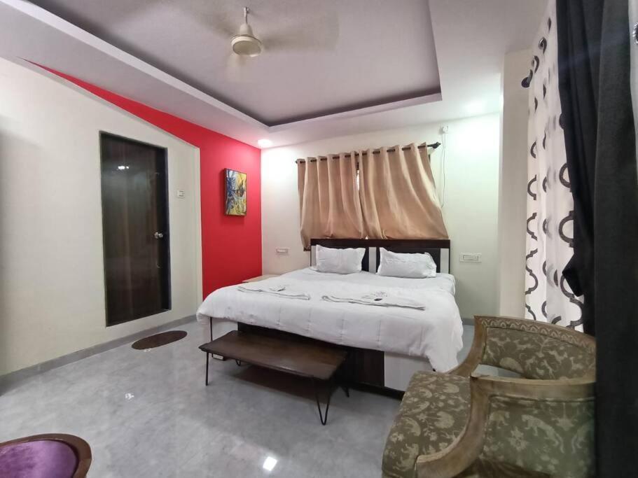 Villa Ivy Goldenhill 3 Bhk With Private Pool,