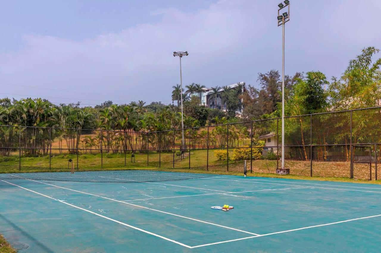 Stayvista's Emerald Acres: Luxury Retreat With Heated Pool & Scenic Views * Lonavala