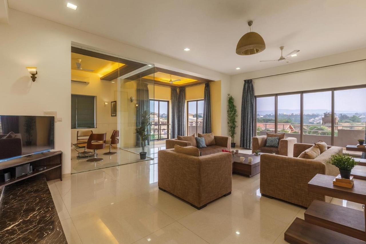 Stayvista's Janak - Your Private Escape With A Pool And Pool Table Villa *
