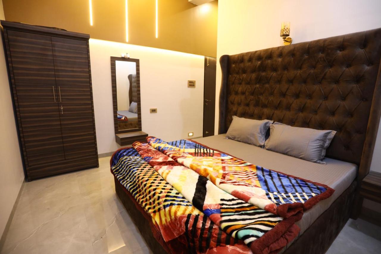 Royal Retreat - 7bhk Luxury By Royal