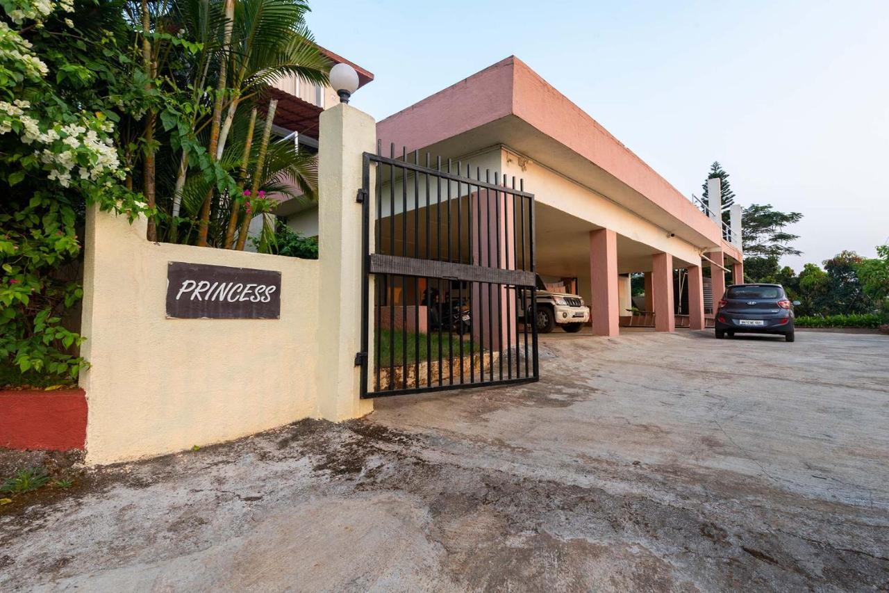 Stayvista's Princess - A With Infinity Pool & Breathtaking Views Lonavala