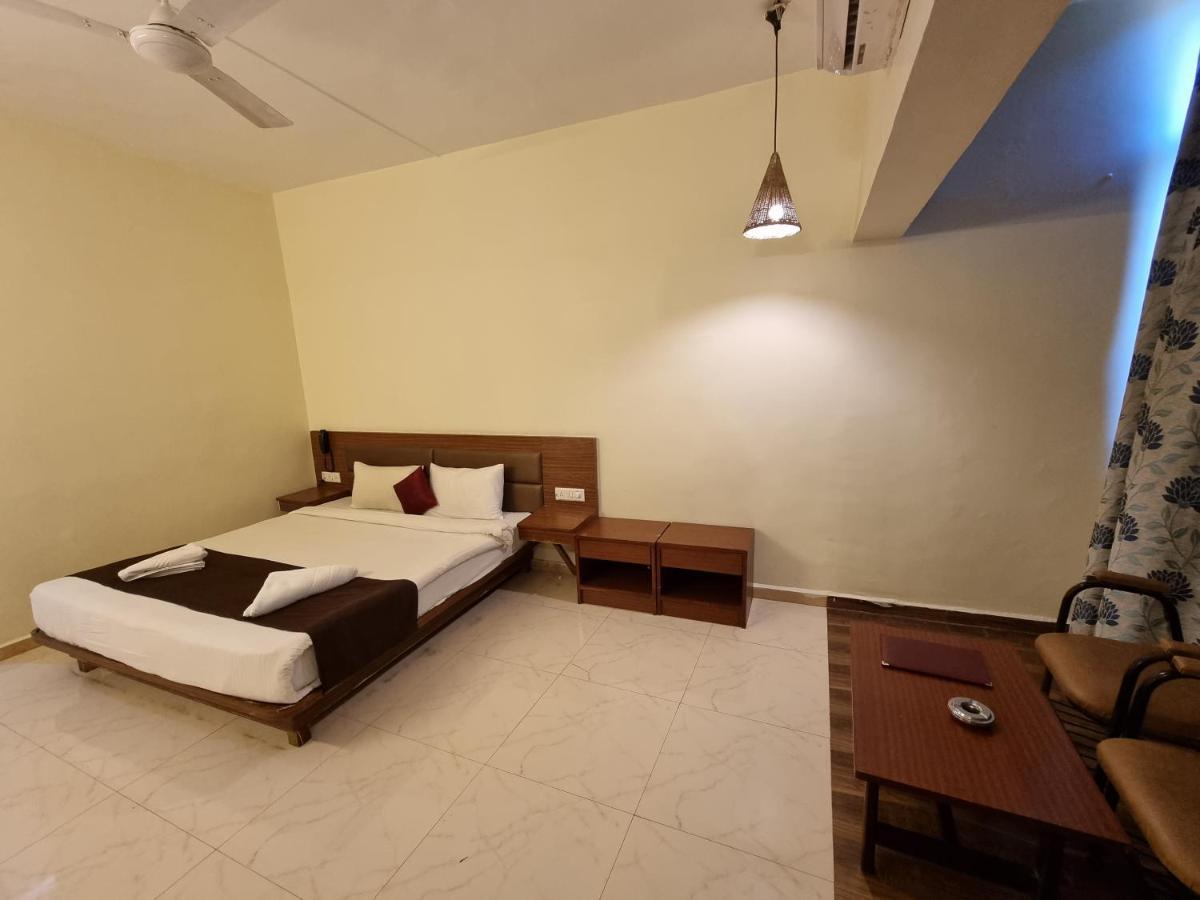 Hotel Lions Den 3*
