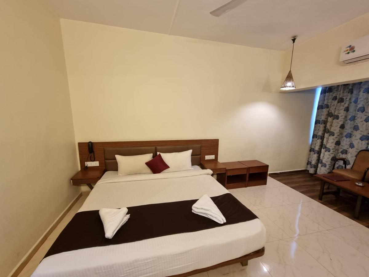 Hotel Lions Den 3*
