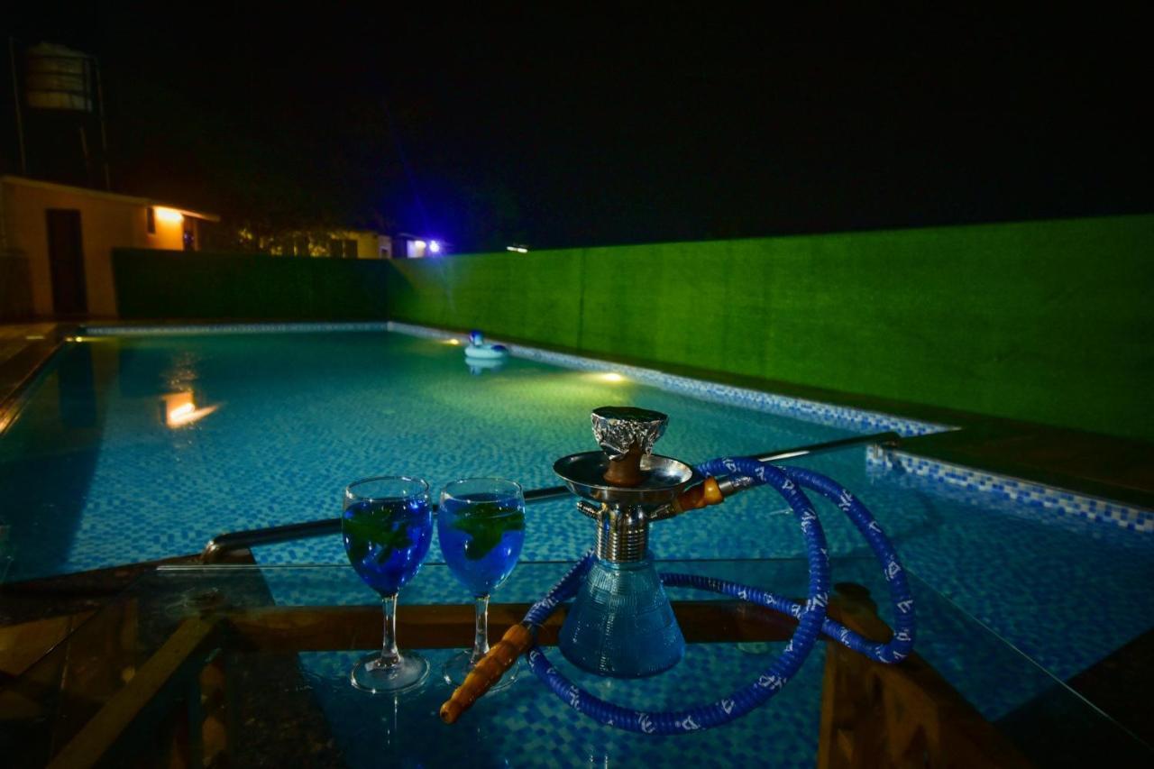 Villa Newly Renovated-Farm Villa -6Bhk With Pool & Turf