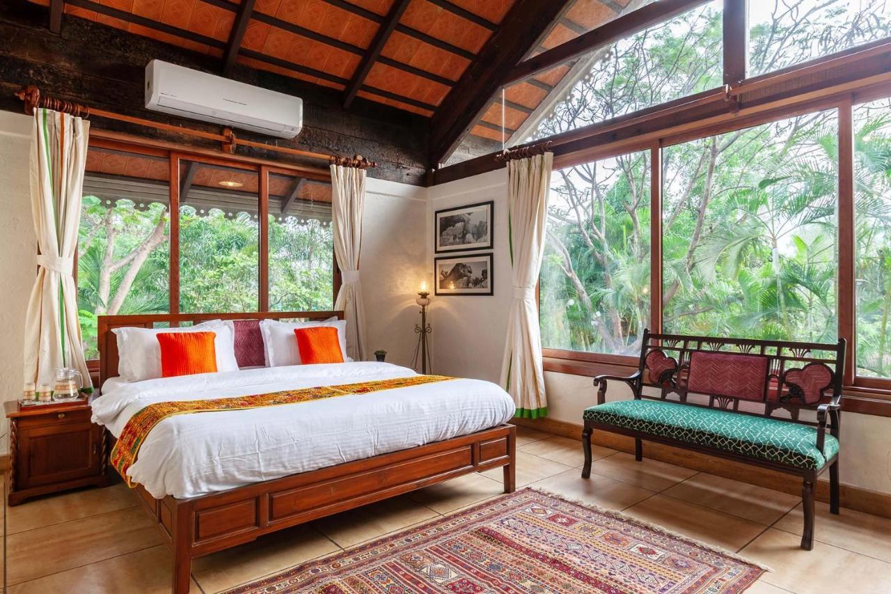Aranyam By Stayvista With Modern Wooden Interiors, Kidszone, Indoor Games & Plunge Pool *