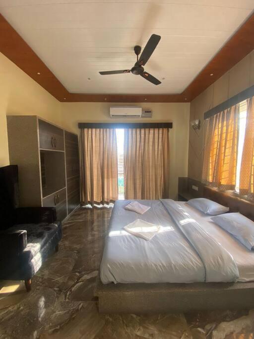 Mount 5 Bhk Luxurious With Private Pool And Full Size Cricket Football Turf * Lonavala