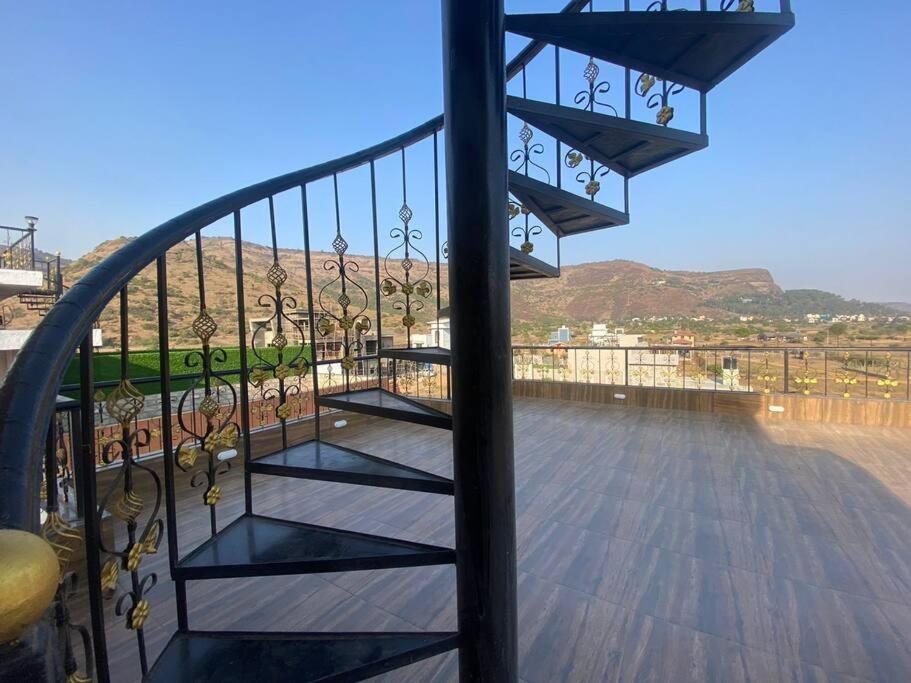 Mount 5 Bhk Luxurious With Private Pool And Full Size Cricket Football Turf Villa *