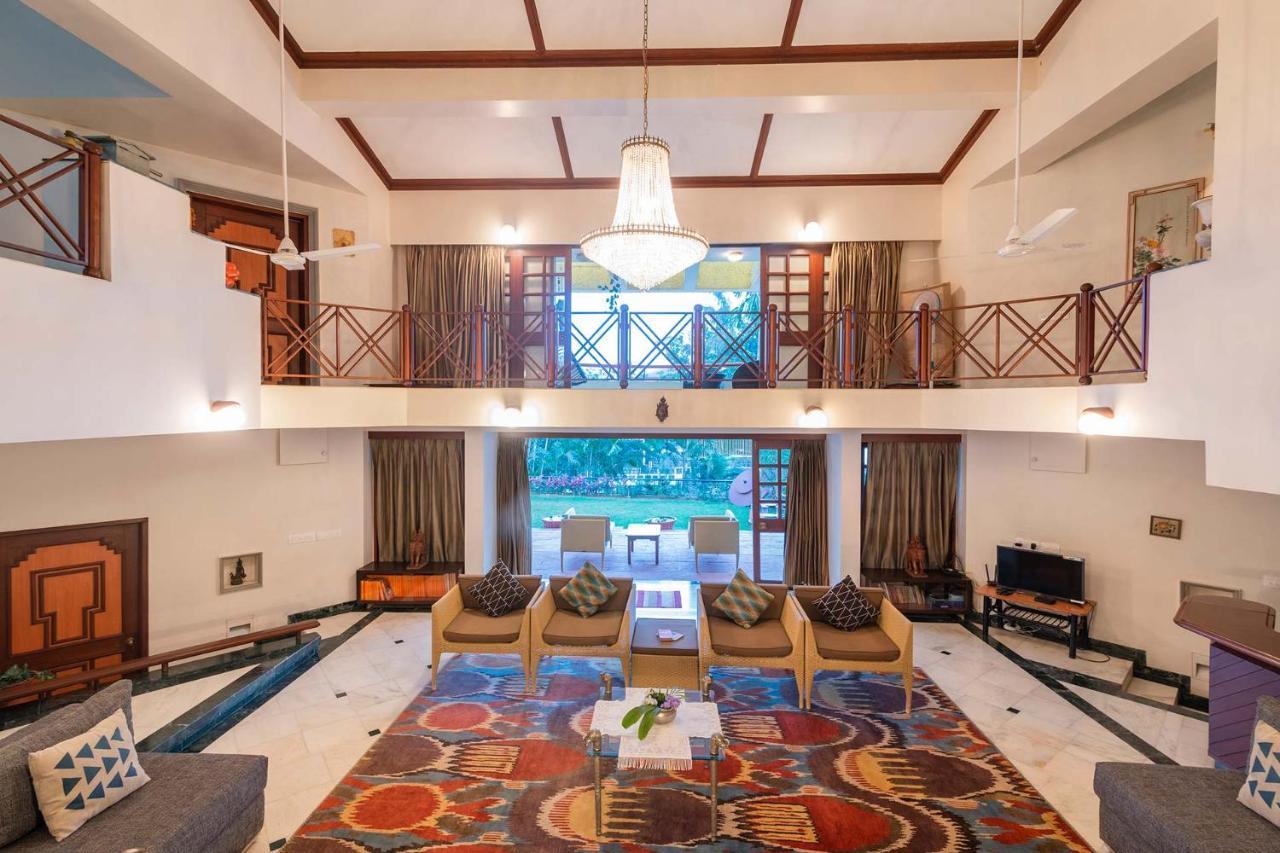Stayvista's Shantam House - Dive Into Relaxation With A Pool And Tennis Lawn Villa