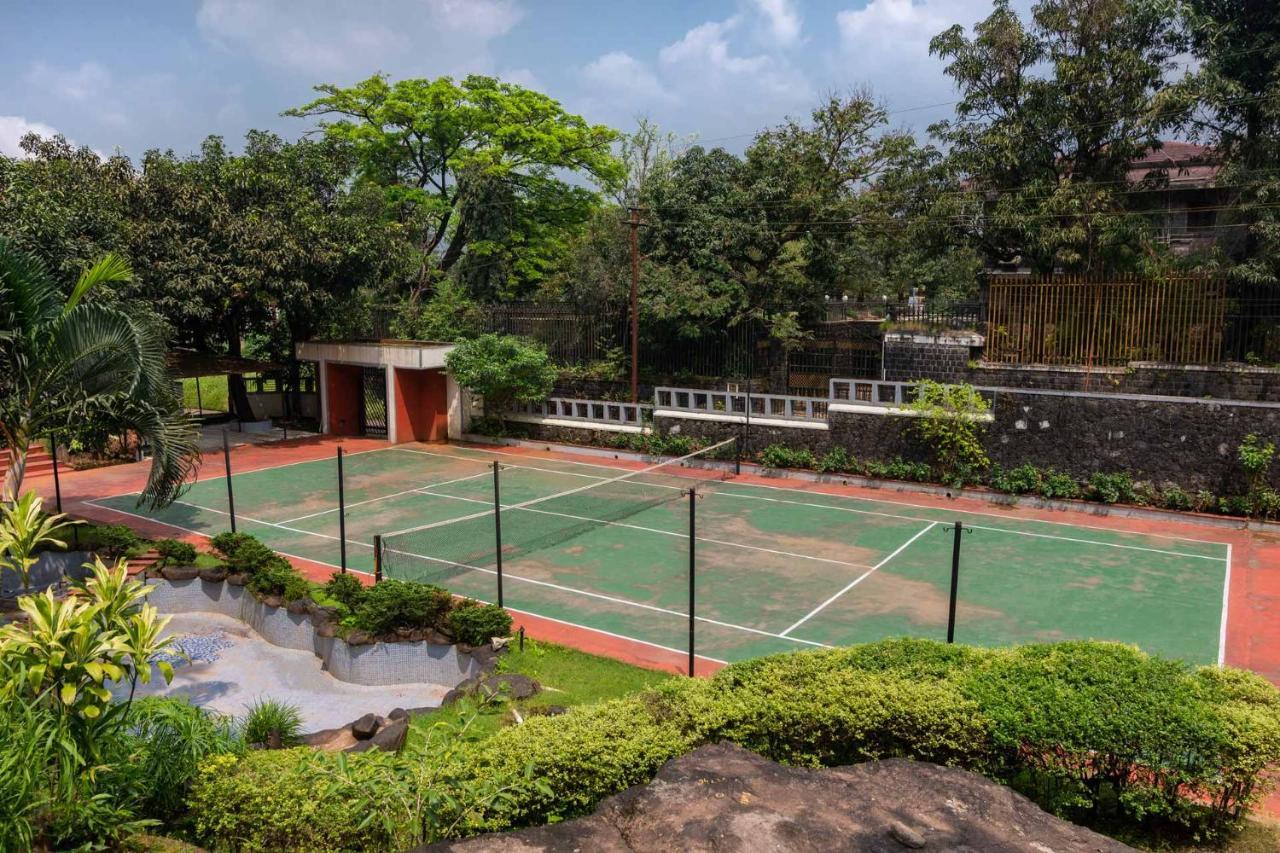Villa Stayvista's Shantam House - Dive Into Relaxation With A Pool And Tennis Lawn Lonavala