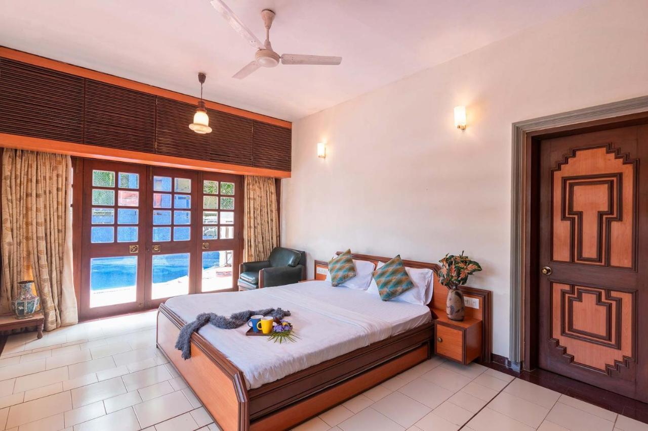 Stayvista's Shantam House - Dive Into Relaxation With A Pool And Tennis Lawn