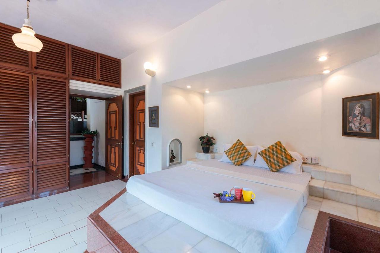Stayvista's Shantam House - Dive Into Relaxation With A Pool And Tennis Lawn Villa