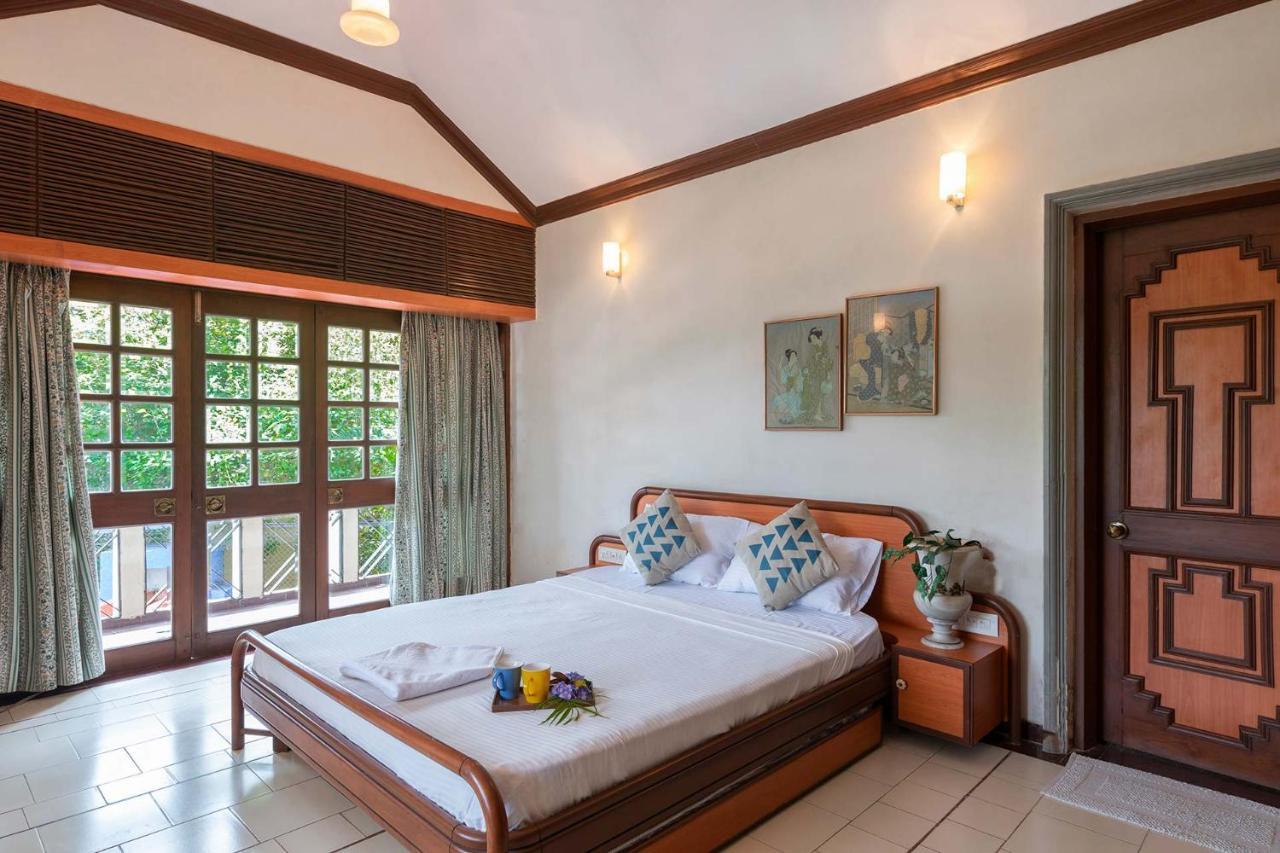 Stayvista's Shantam House - Dive Into Relaxation With A Pool And Tennis Lawn
