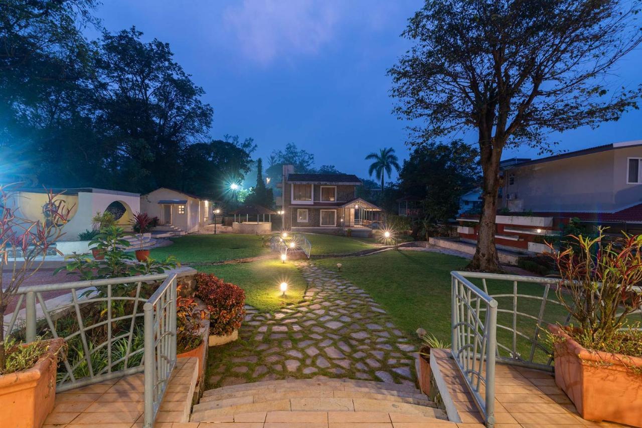 Stayvista's Shantam House - Dive Into Relaxation With A Pool And Tennis Lawn
