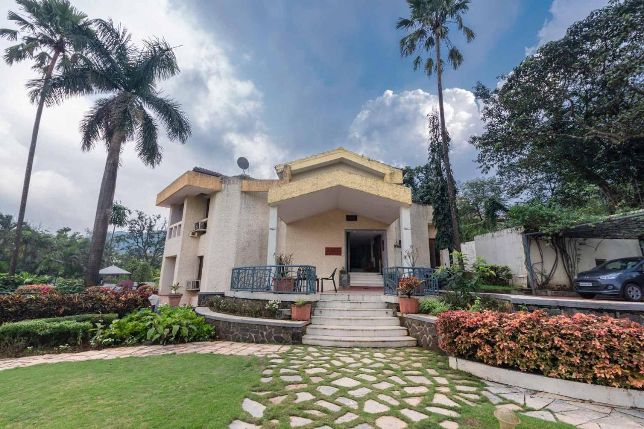 Villa Stayvista's Shantam House - Dive Into Relaxation With A Pool And Tennis Lawn