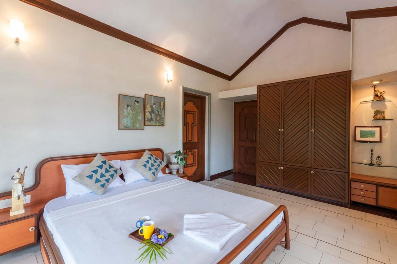 Stayvista's Shantam House - Dive Into Relaxation With A Pool And Tennis Lawn