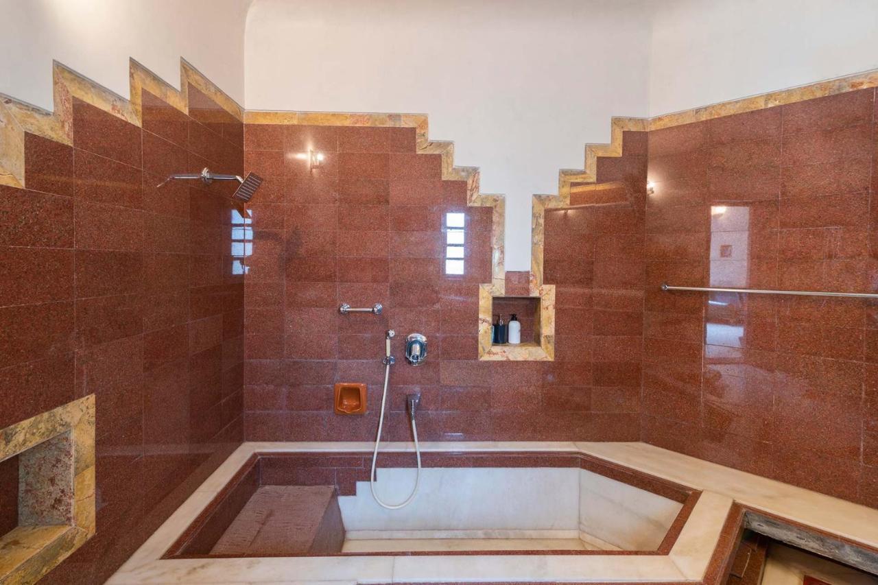 Villa Stayvista's Shantam House - Dive Into Relaxation With A Pool And Tennis Lawn