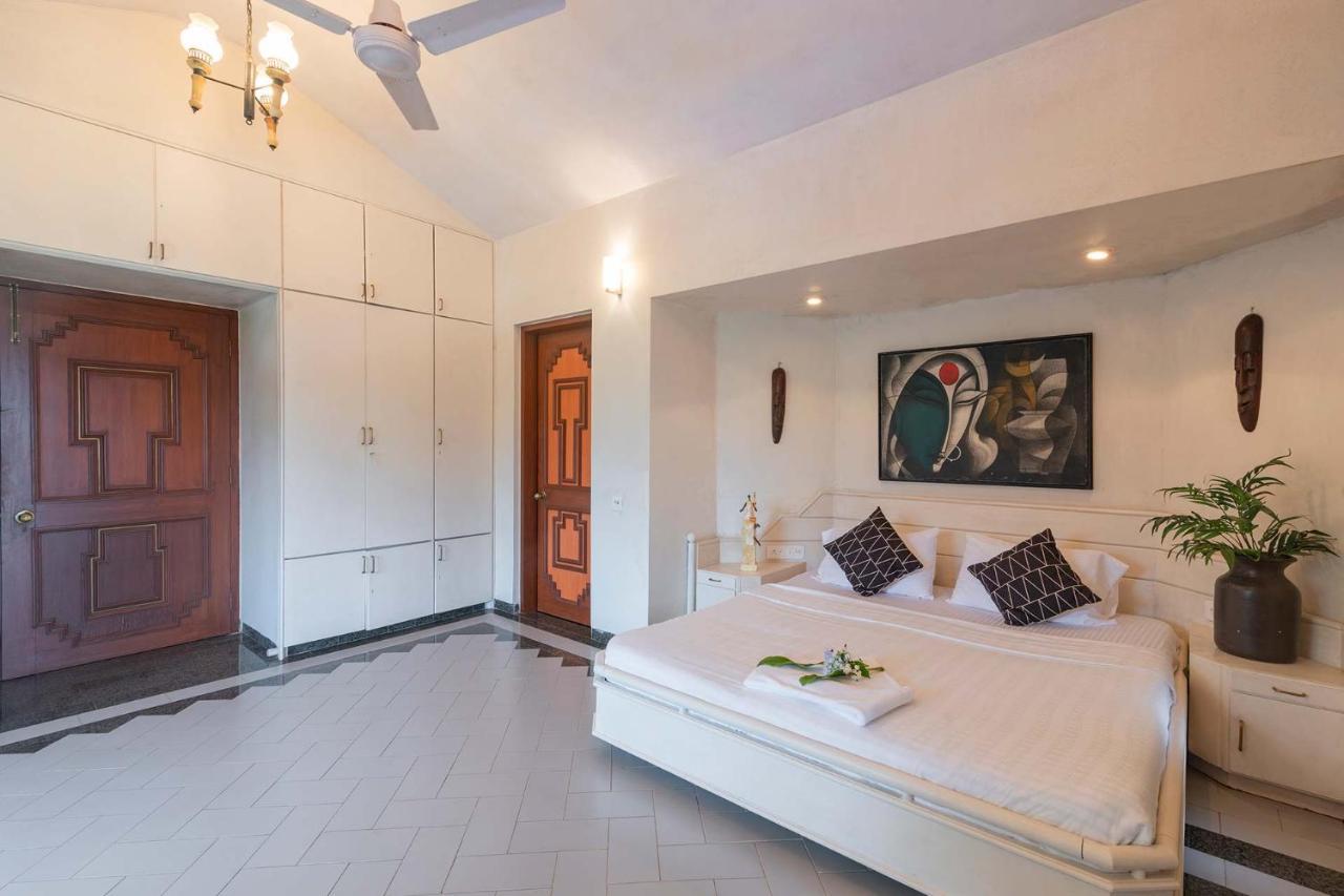 Stayvista's Shantam House - Dive Into Relaxation With A Pool And Tennis Lawn Villa
