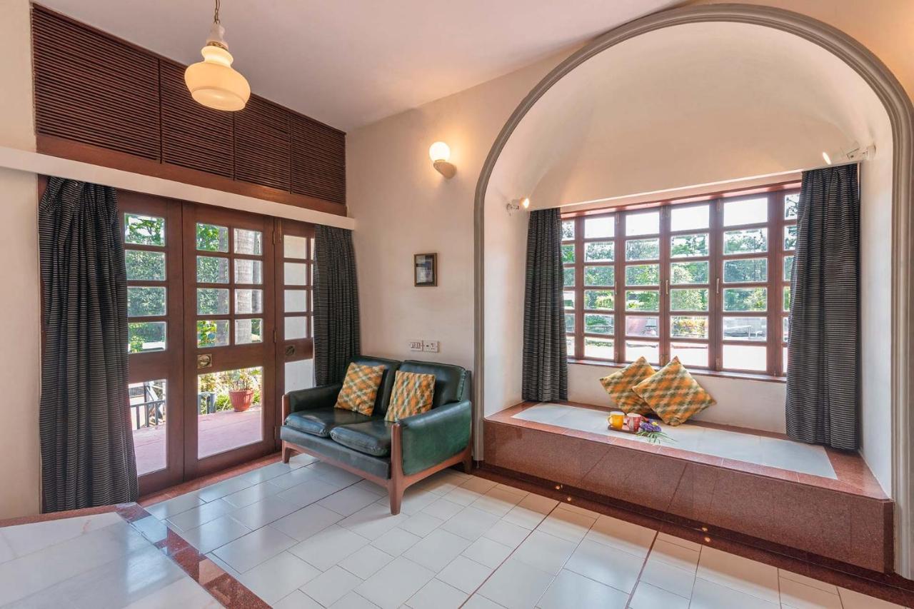 Stayvista's Shantam House - Dive Into Relaxation With A Pool And Tennis Lawn Villa Lonavala