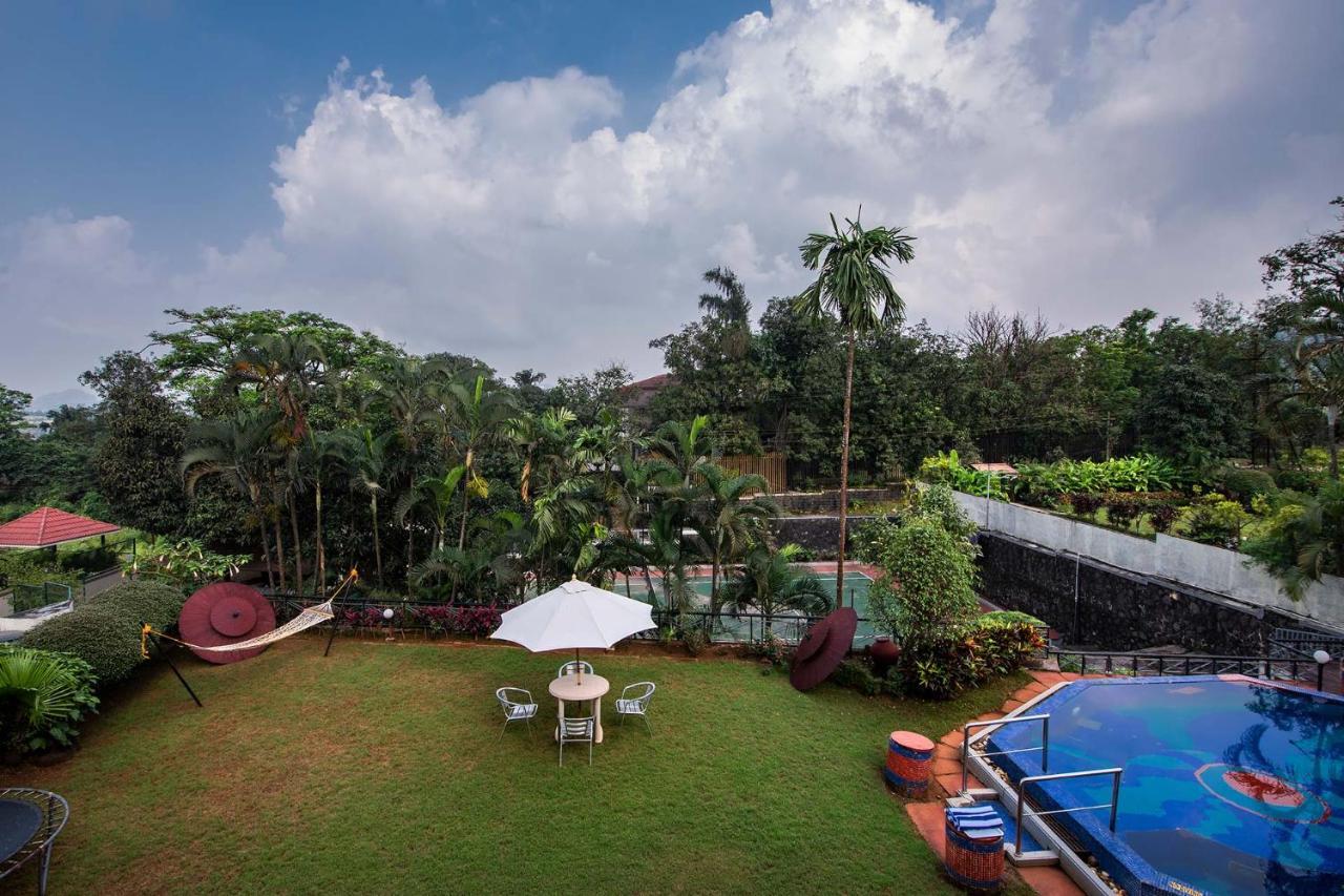 Villa Stayvista's Shantam House - Dive Into Relaxation With A Pool And Tennis Lawn Lonavala