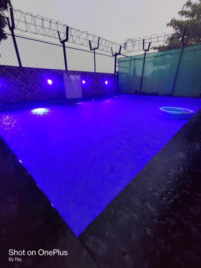 The Perfect Stays-blue Pool *