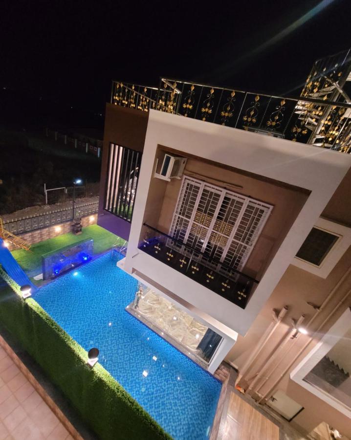 Mount 5 Bhk Luxurious With Private Pool And Full Size Cricket Football Turf Lonavala