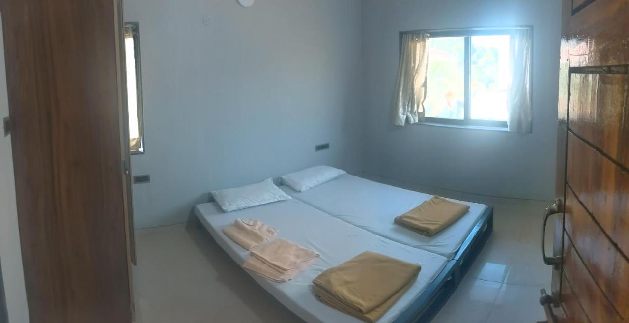 Villa Corner House, By Meheru-4 Bhk With Pool