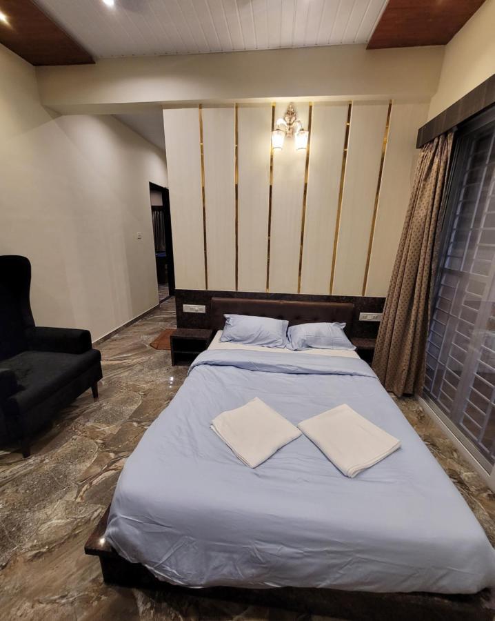 Mount 5 Bhk Luxurious With Private Pool And Full Size Cricket Football Turf