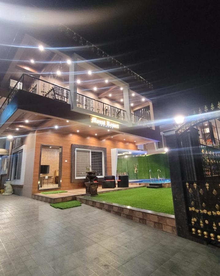 Villa Mount 5 Bhk Luxurious With Private Pool And Full Size Cricket Football Turf Lonavala