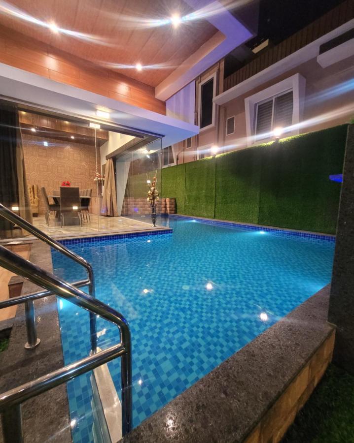 Villa Mount 5 Bhk Luxurious With Private Pool And Full Size Cricket Football Turf Lonavala