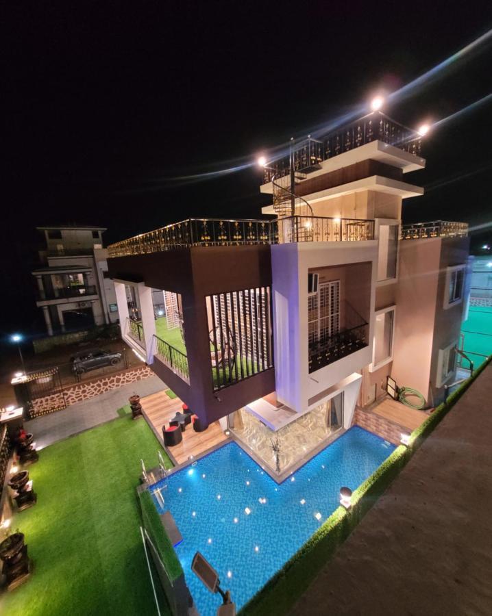 Mount 5 Bhk Luxurious With Private Pool And Full Size Cricket Football Turf Villa Lonavala