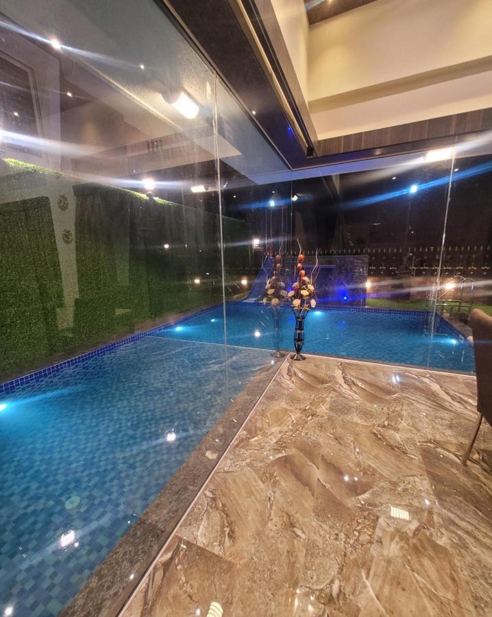 Mount 5 Bhk Luxurious With Private Pool And Full Size Cricket Football Turf Villa Lonavala