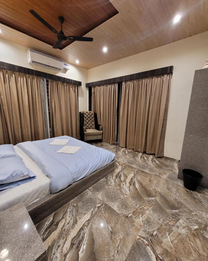 Mount 5 Bhk Luxurious With Private Pool And Full Size Cricket Football Turf