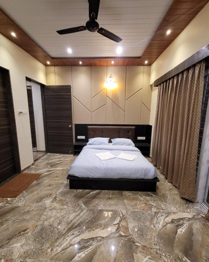 Villa Mount 5 Bhk Luxurious With Private Pool And Full Size Cricket Football Turf Lonavala