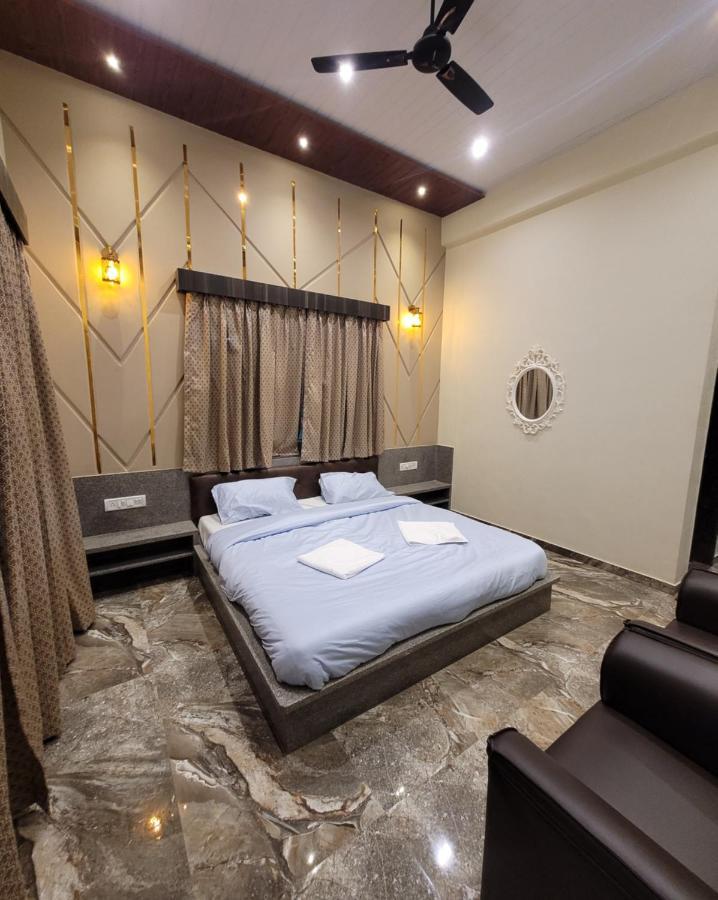 Mount 5 Bhk Luxurious With Private Pool And Full Size Cricket Football Turf *