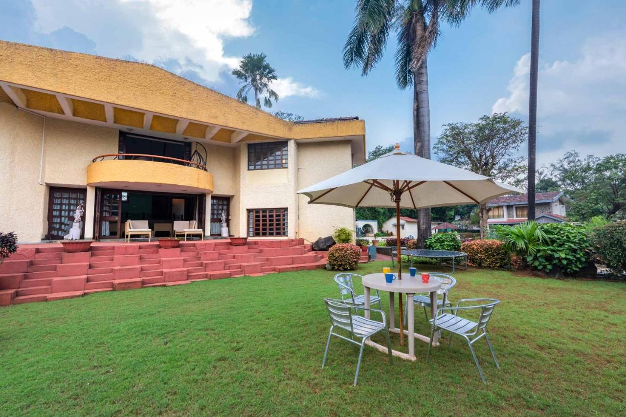 Villa Stayvista's Shantam House - Dive Into Relaxation With A Pool And Tennis Lawn Lonavala