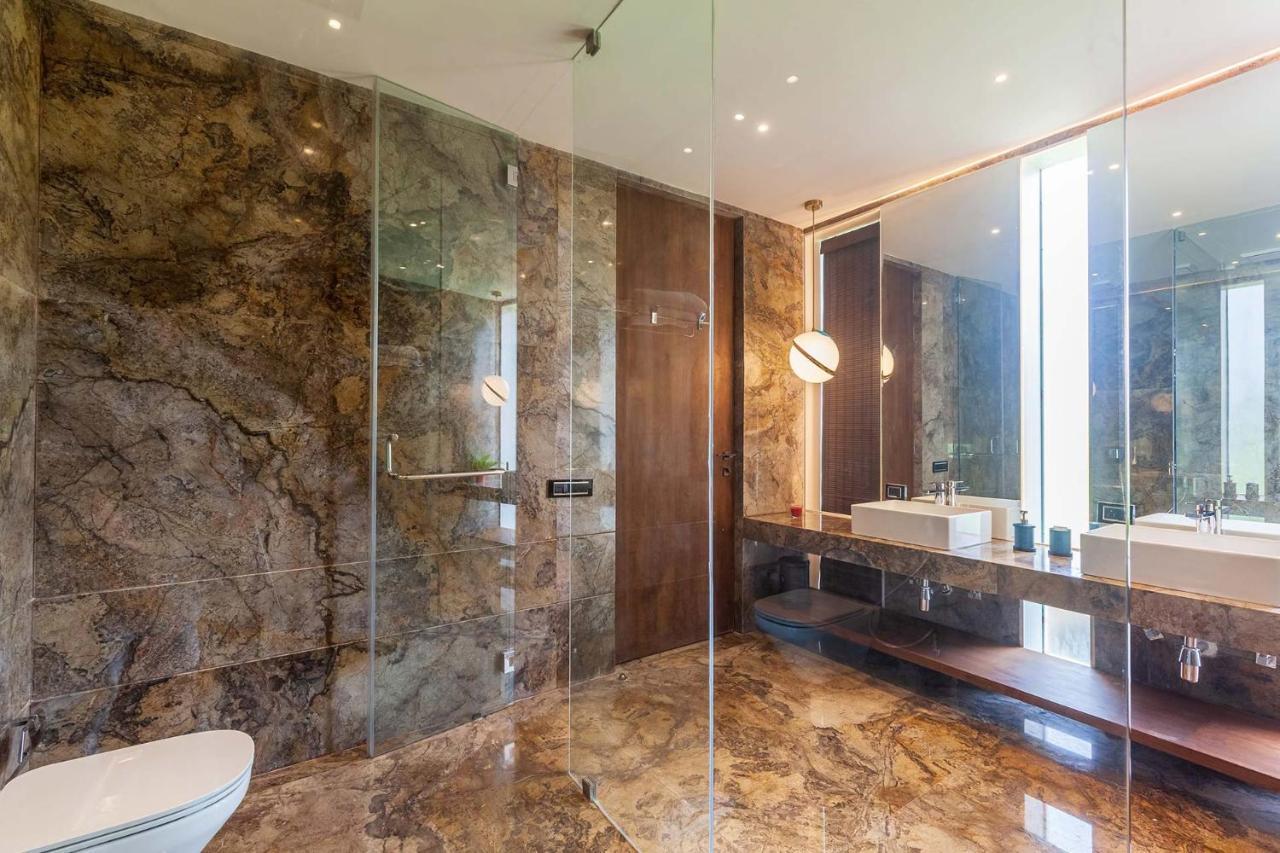 Stayvista's 107: Mountain-view Luxury With Infinity Pool Villa