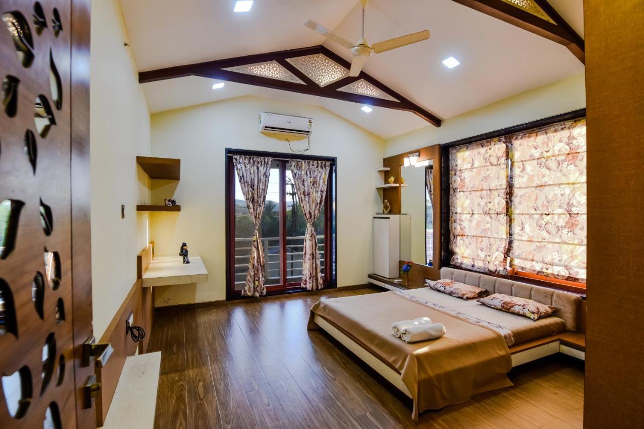 Villa Lifeline Villas - Luxurious Taraangan 4bhk With Biggest Pool In Lonavala