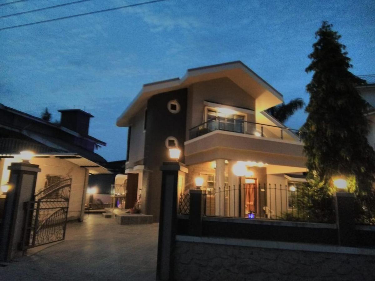 Mayberry Villa * Lonavala