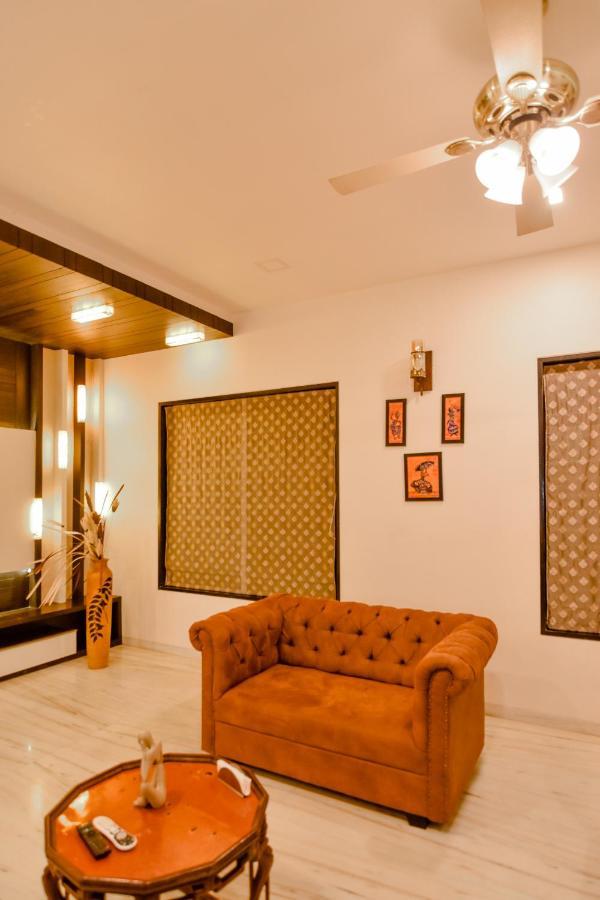 Villa Lifeline Villas - Luxurious Taraangan 4bhk With Biggest Pool In Lonavala