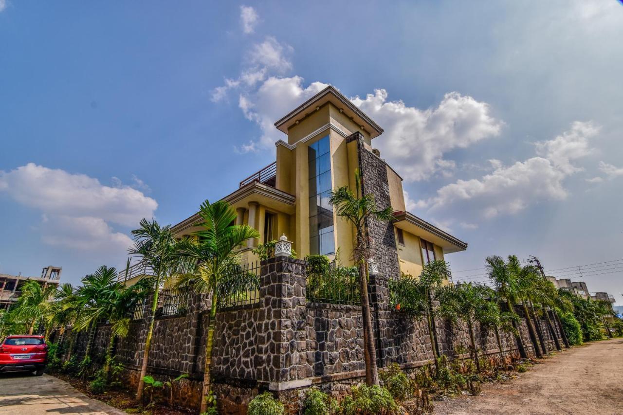 Lifeline Villas - Luxurious Taraangan 4bhk With Biggest Pool In Villa