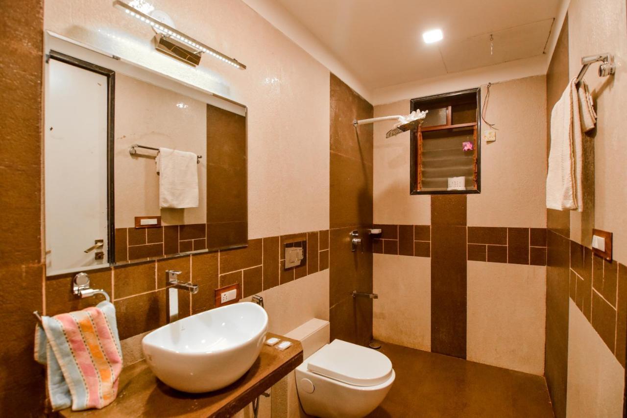 Lifeline Villas - Luxurious Taraangan 4bhk With Biggest Pool In *