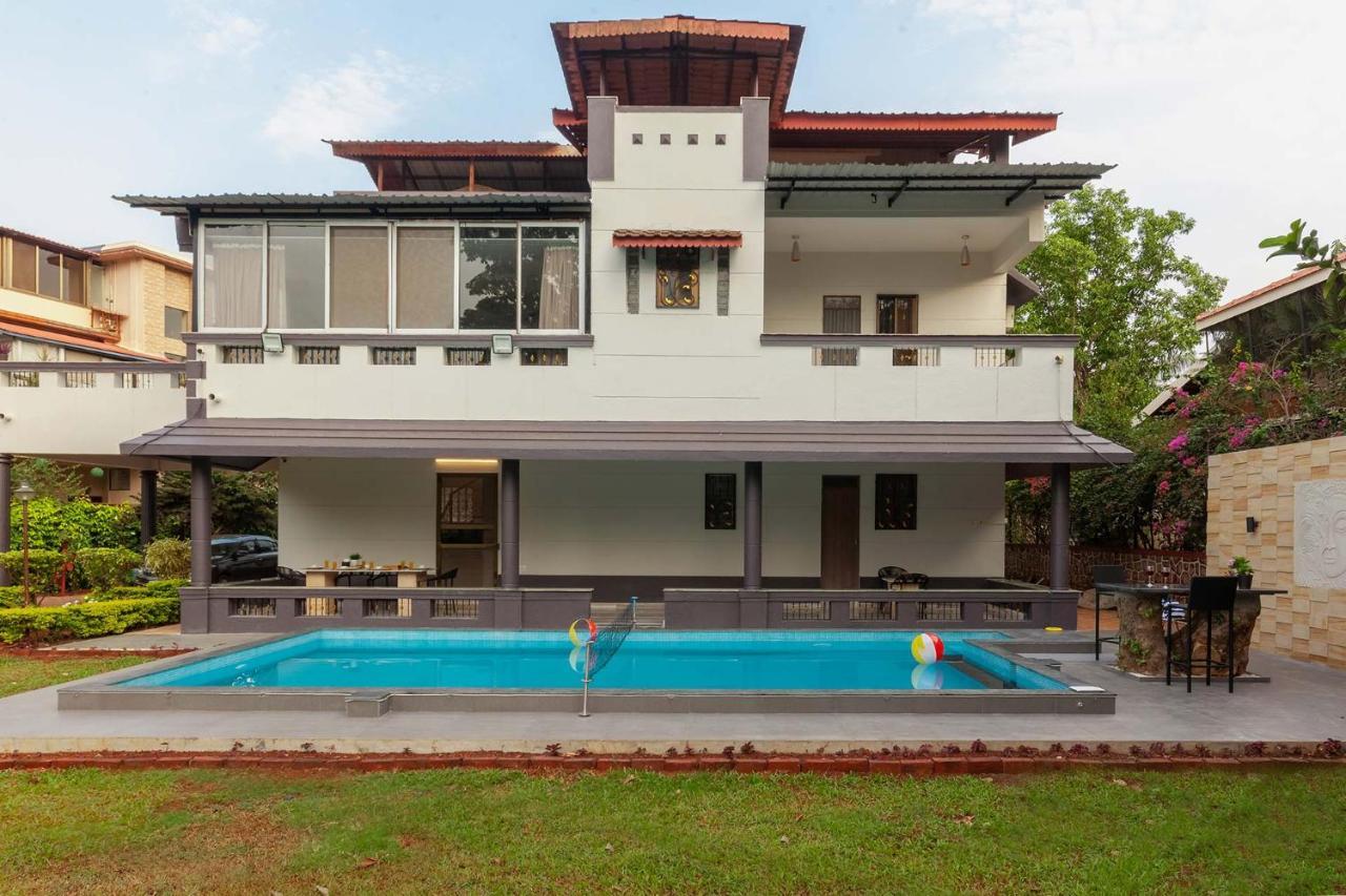 Sunshine Bloom By Stayvista - Your Oasis With Pool, Lawn, Gazebo, And Poker Table