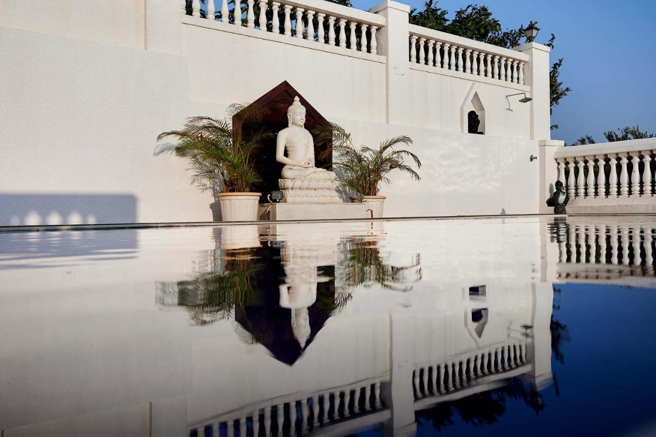 Ananda Villa: Serene Mountain Retreat With Heritage Charm * Lonavala