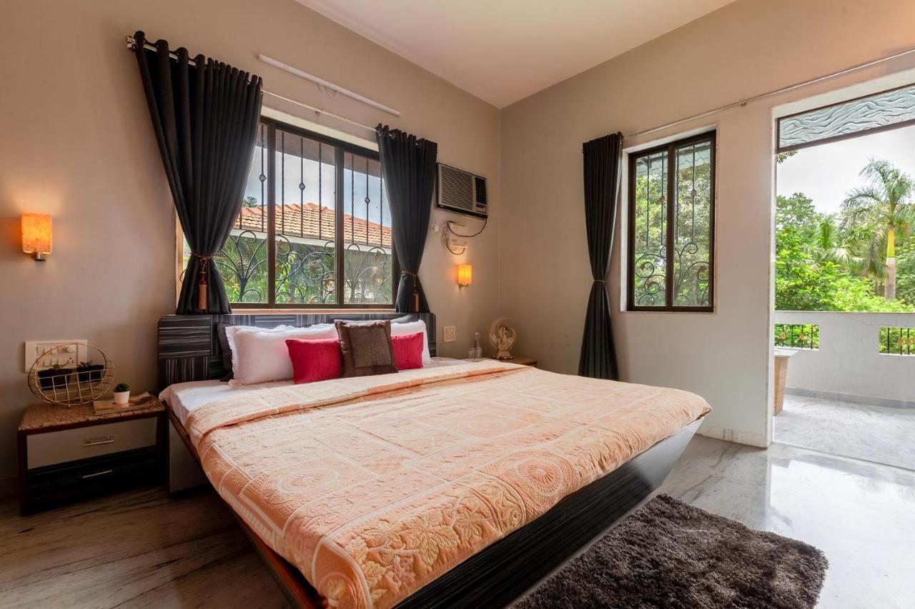 Sunshine Bloom By Stayvista - Your Oasis With Pool, Lawn, Gazebo, And Poker Table Villa