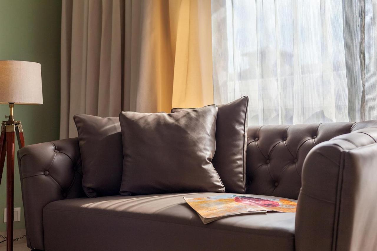 Stayvista's The Cincin With Elegant Rooms, Snooker Table, Pool, Scenic View, And Jacuzzi