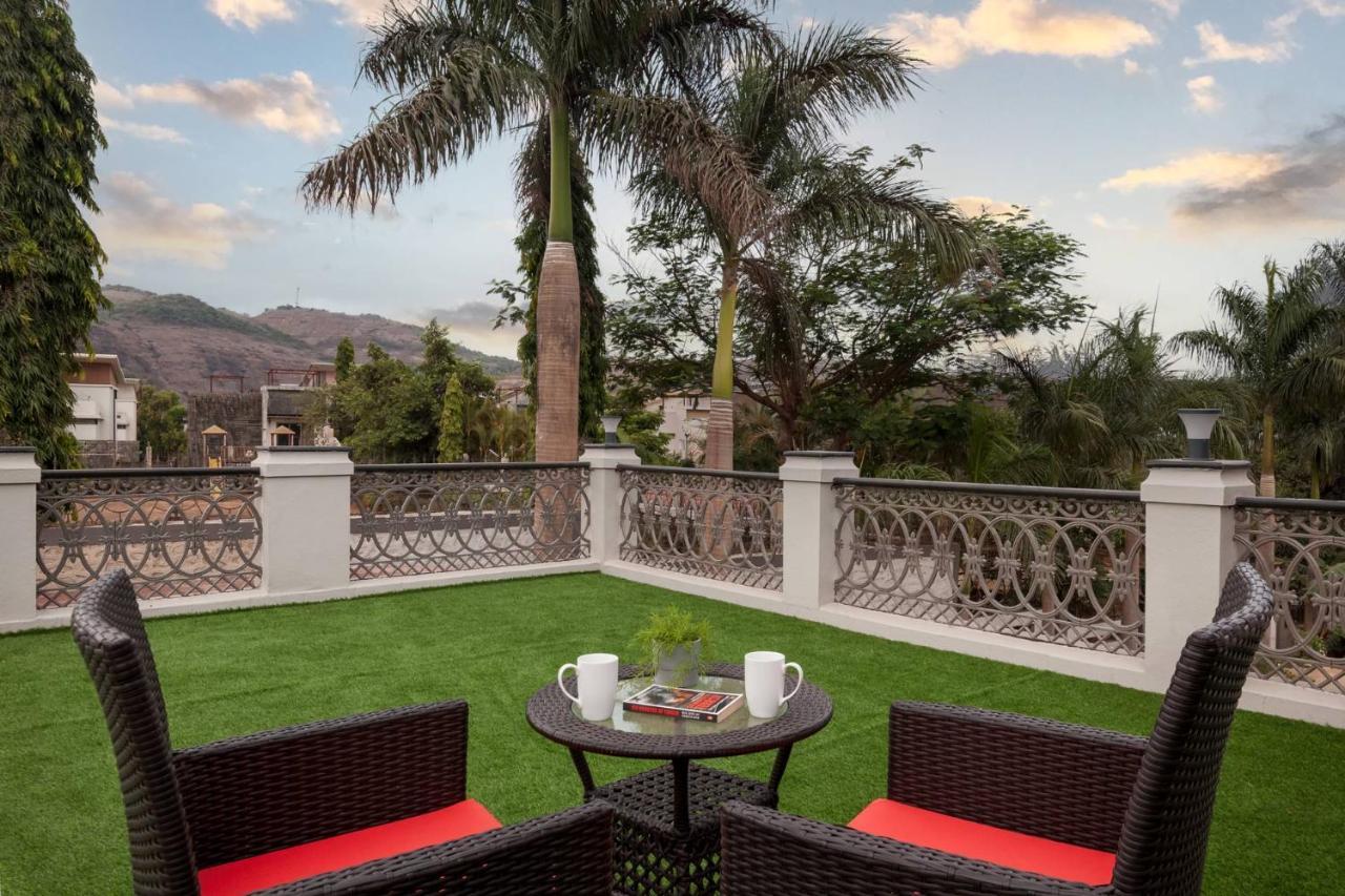 Stayvista's The Cincin With Elegant Rooms, Snooker Table, Pool, Scenic View, And Jacuzzi Villa Lonavala